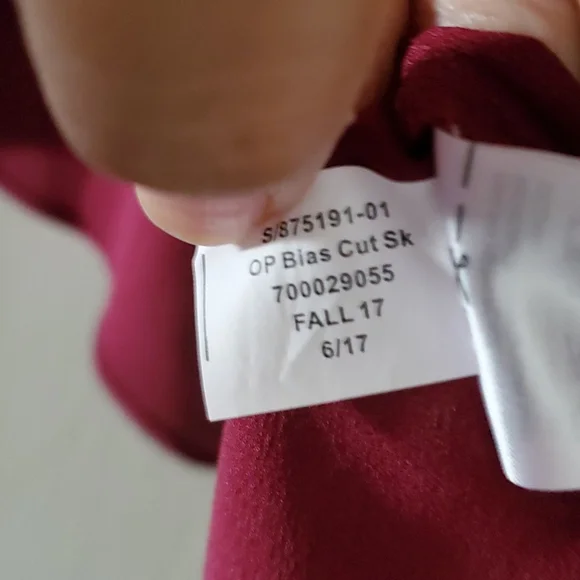 Olivia Palmero BR Burgandy set - Picture 7 of 9